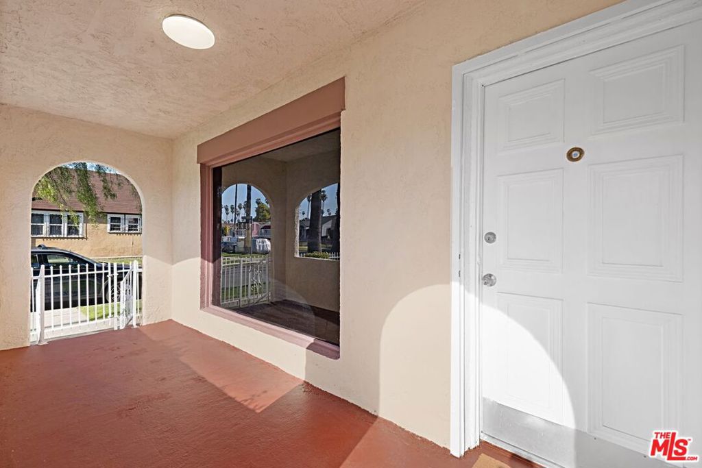 5700 S Gramercy Place Property Photo 5