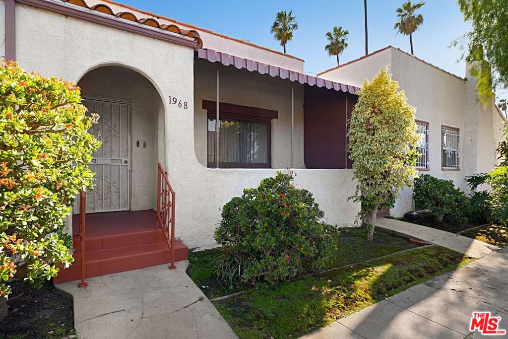 5700 S Gramercy Place Property Photo 6