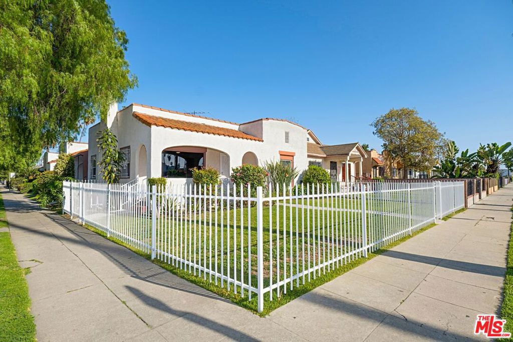 5700 S Gramercy Place Property Photo 11