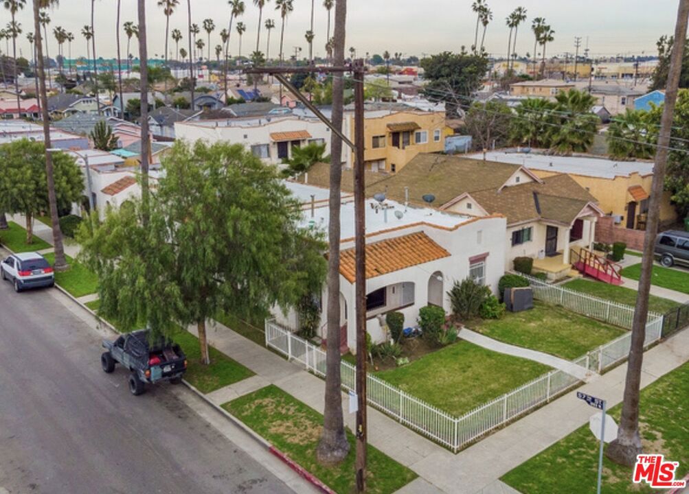 5700 S Gramercy Place Property Photo 12