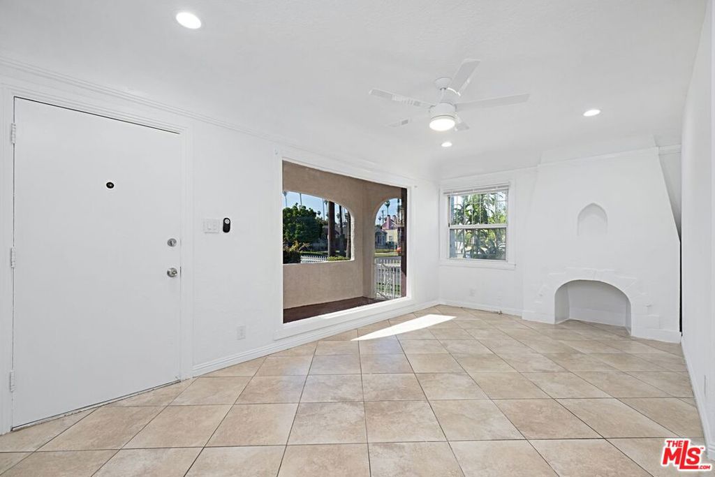5700 S Gramercy Place Property Photo 16