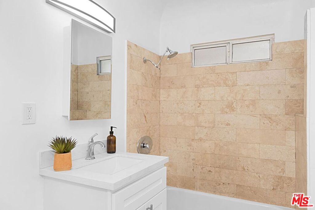 5700 S Gramercy Place Property Photo 27