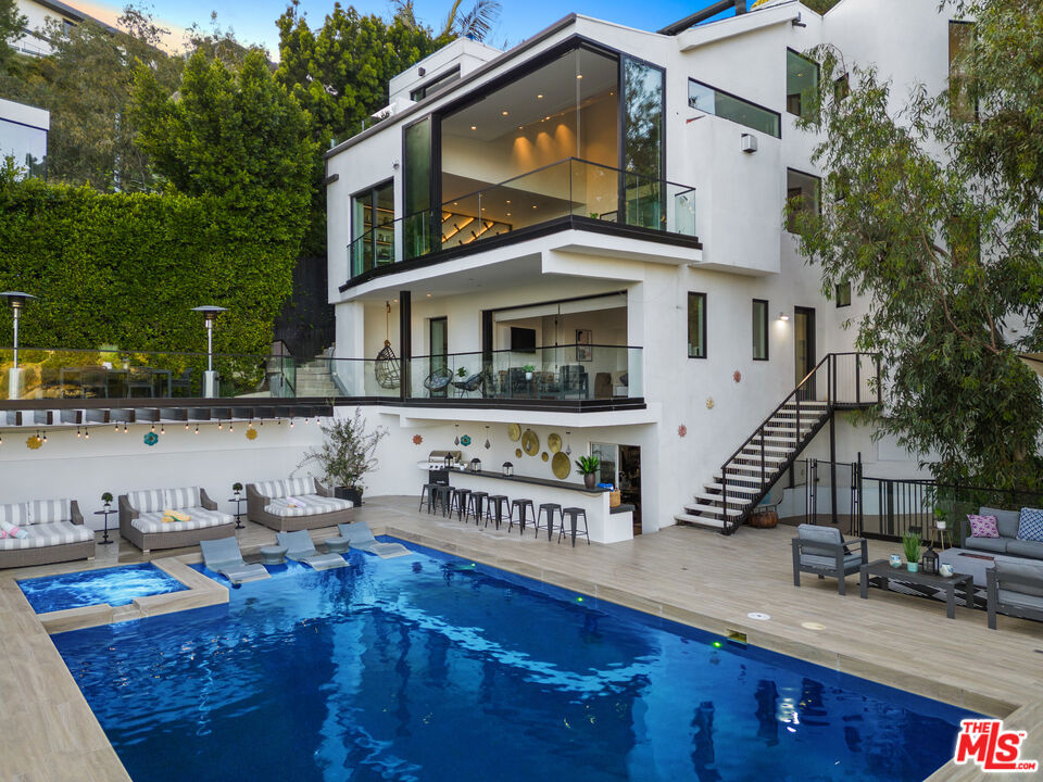 8514 Franklin Avenue Property Photo 1