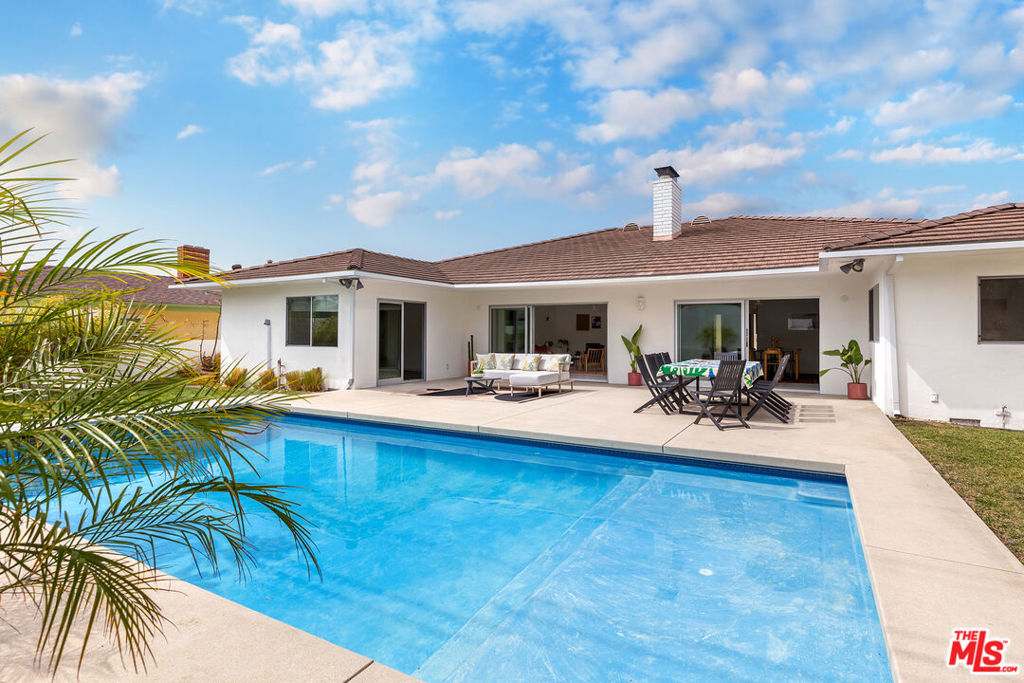 5544 W 63rd Street Property Photo 1