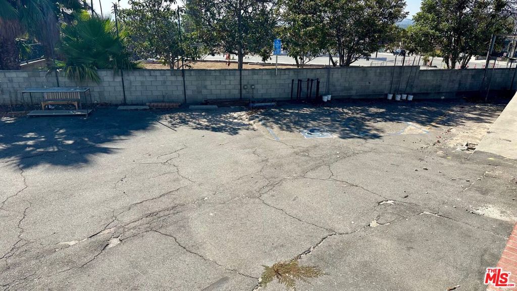 912 E Altadena Drive Property Photo 4