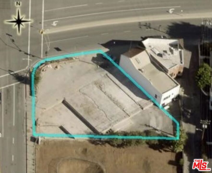 912 E Altadena Drive Property Photo 8