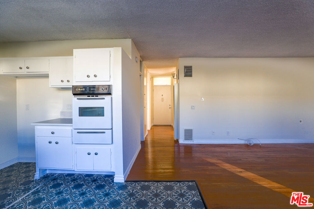 11131 Rose Avenue 25 Property Photo 12