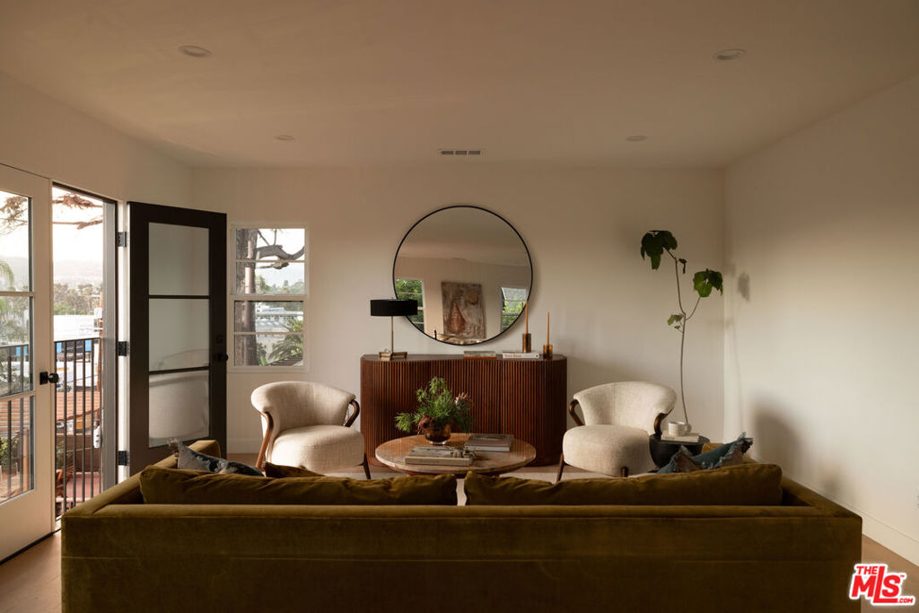 1018 Manzanita Street Property Photo 1