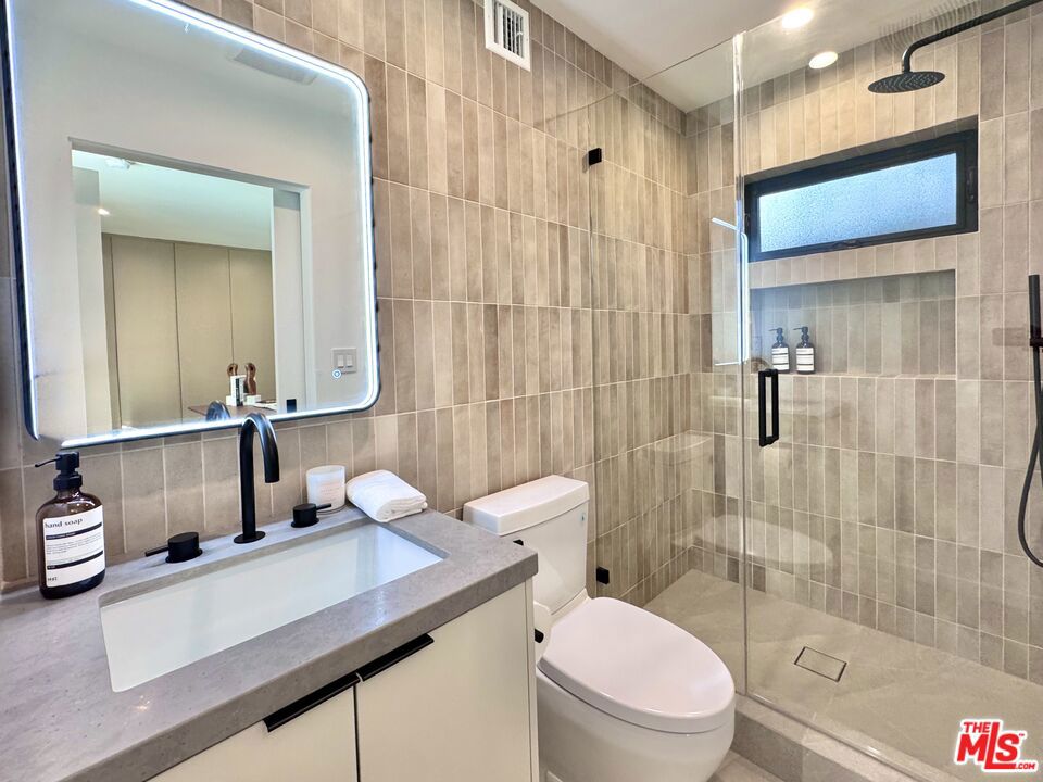 4040 Cartwright Avenue Property Photo 17