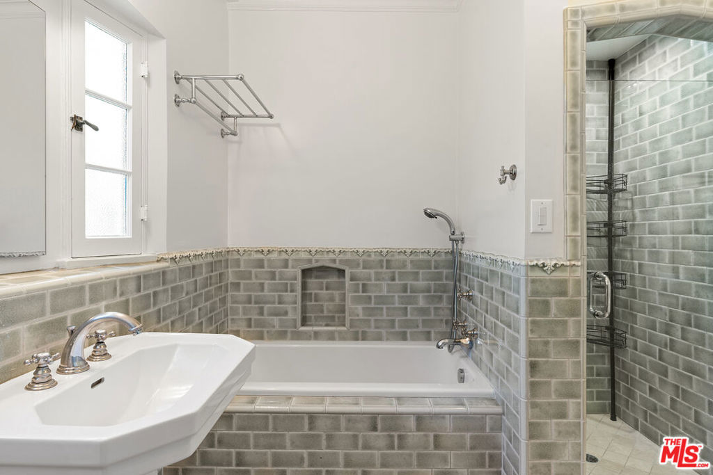 6065 Scenic Avenue Property Photo 11