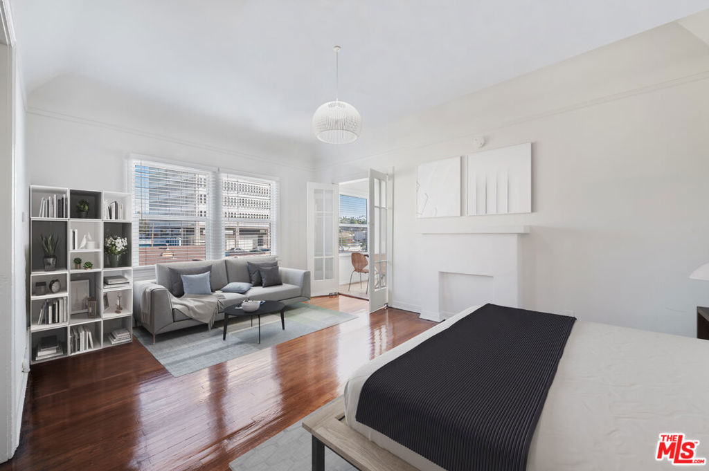 1044 N BONNIE BRAE Street 206 Property Photo 1