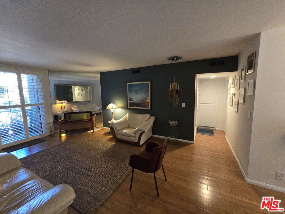 14315 Riverside Drive 105 Property Photo 44