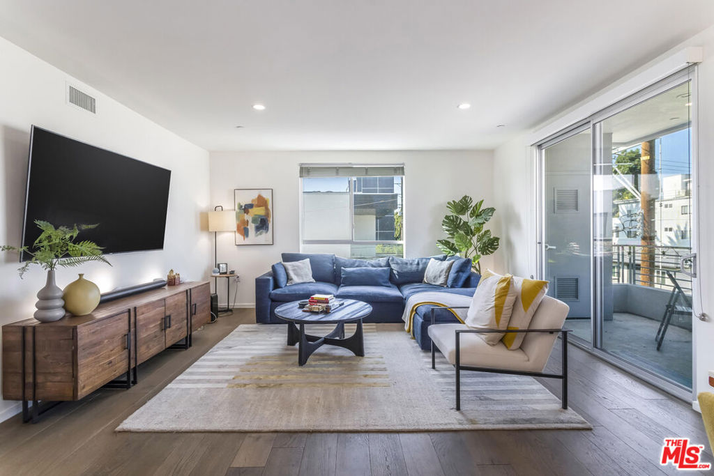 11764 Idaho Avenue 301 Property Photo 6