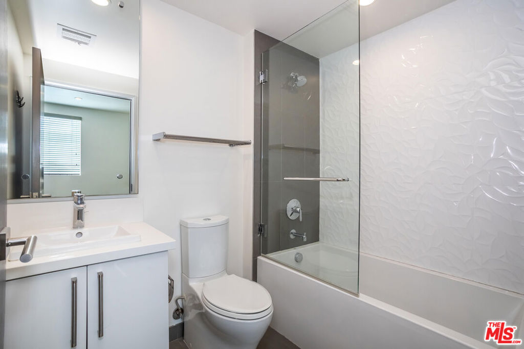 11764 Idaho Avenue 301 Property Photo 14