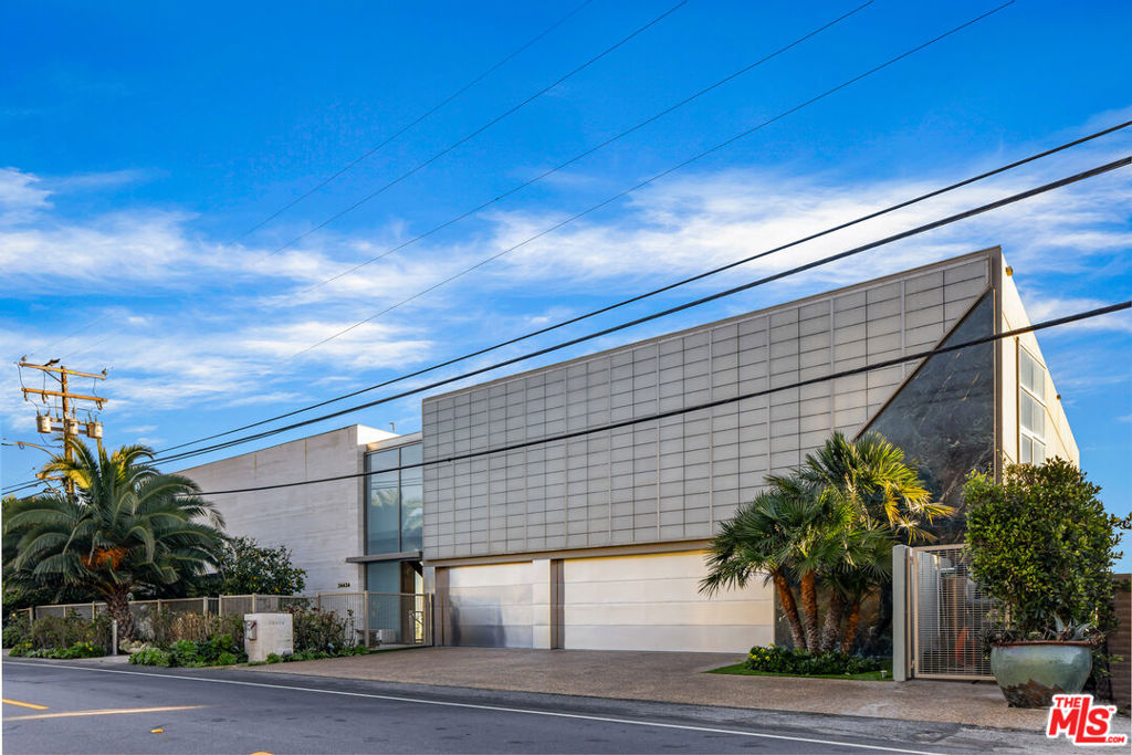 24434 Malibu Road Property Photo 4