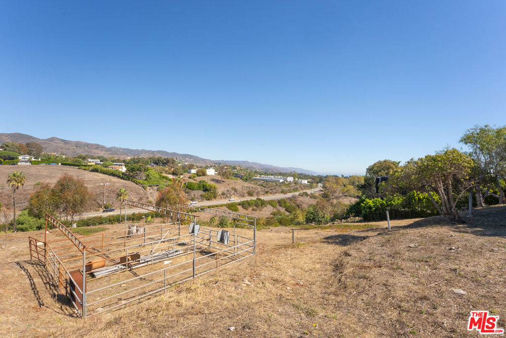 28901 Selfridge Drive Property Photo 17