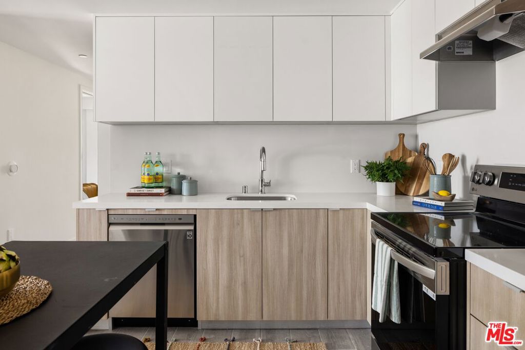 2600 S Sepulveda Boulevard Unit Ph3 Property Photo 6