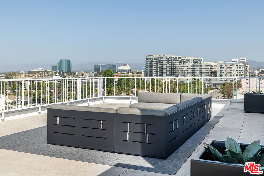 2600 S Sepulveda Boulevard Unit Ph3 Property Photo 19