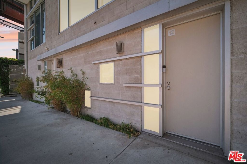 717 N Highland Avenue 13 Property Photo 3
