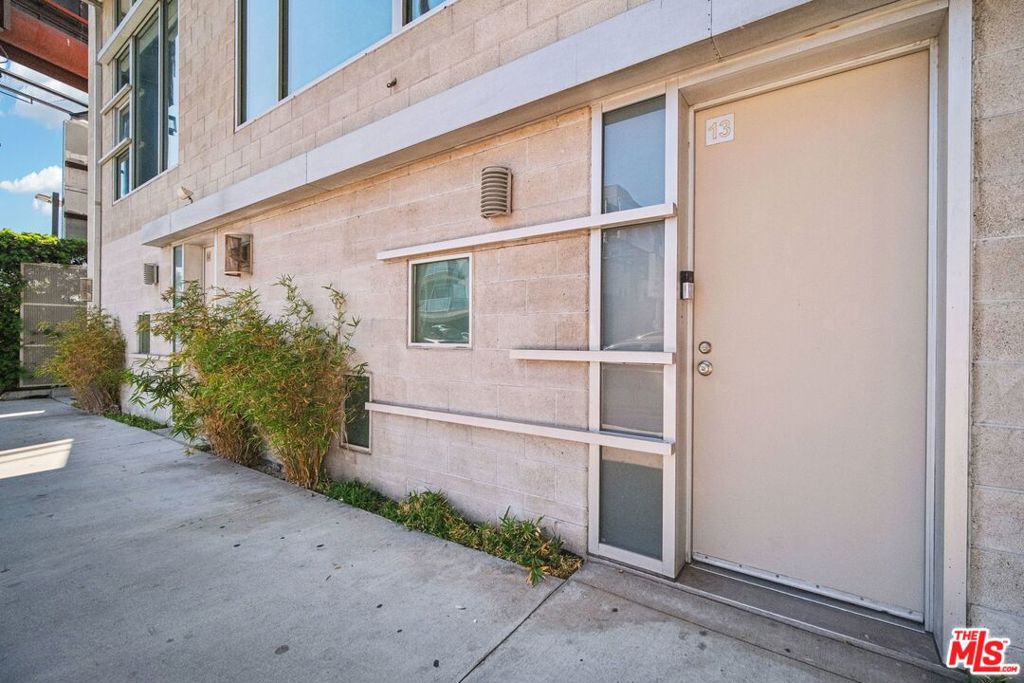 717 N Highland Avenue 13 Property Photo 4