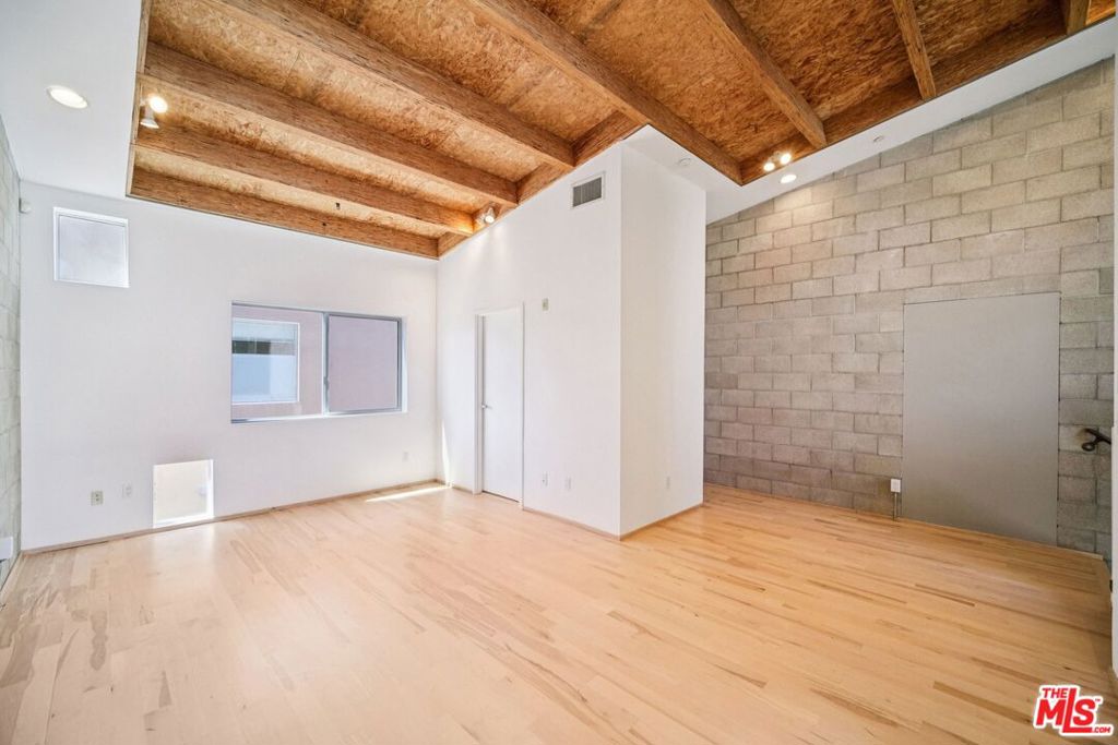 717 N Highland Avenue 13 Property Photo 23