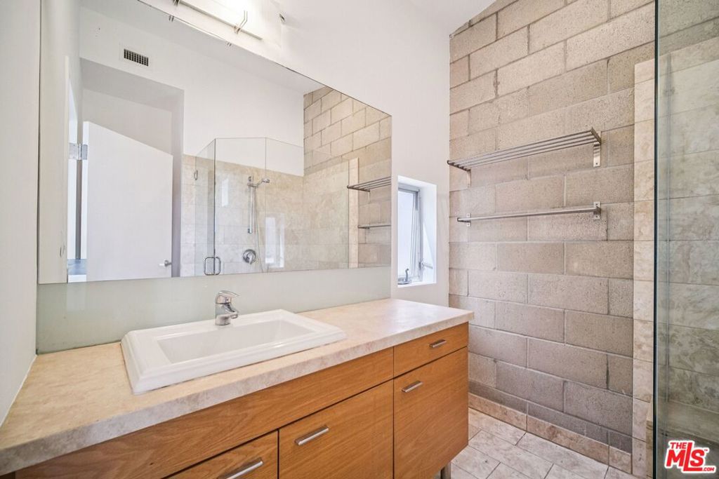 717 N Highland Avenue 13 Property Photo 25