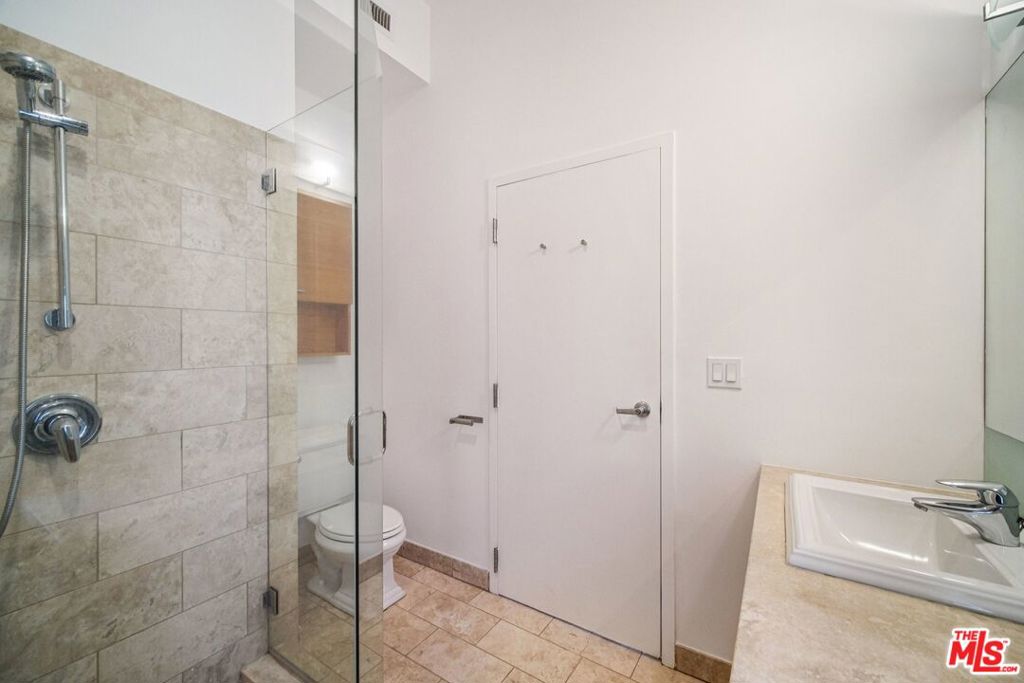 717 N Highland Avenue 13 Property Photo 34