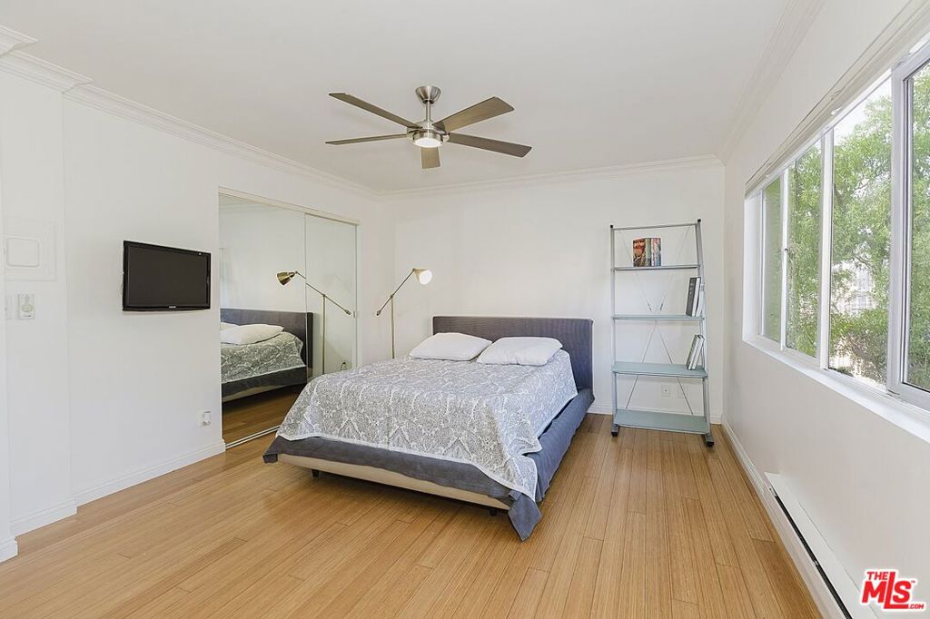 1154 S Barrington Avenue 101 Property Photo 12