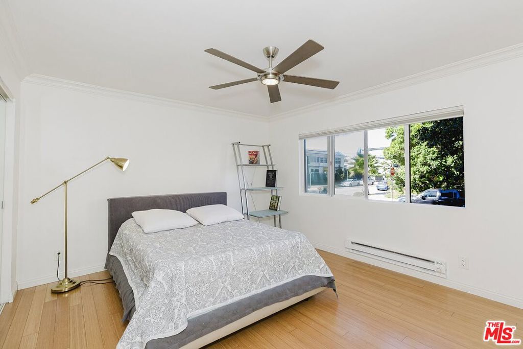 1154 S Barrington Avenue 101 Property Photo 14