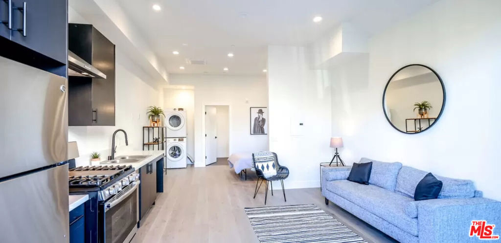321 N Bixel Street 2 Property Photo 3