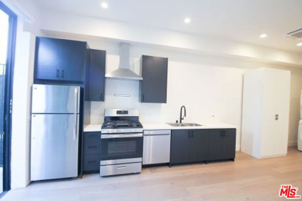 321 N Bixel Street 2 Property Photo 10