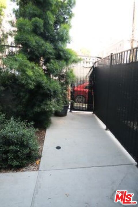 321 N Bixel Street 2 Property Photo 11