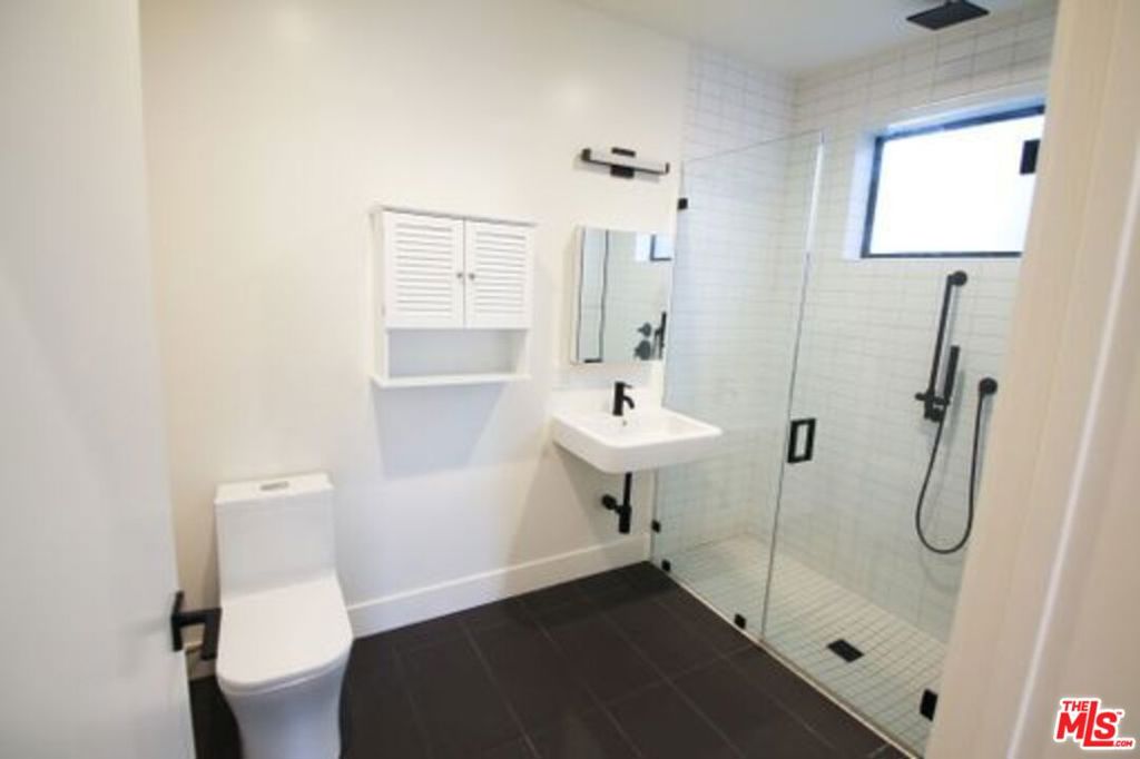 321 N Bixel Street 2 Property Photo 12