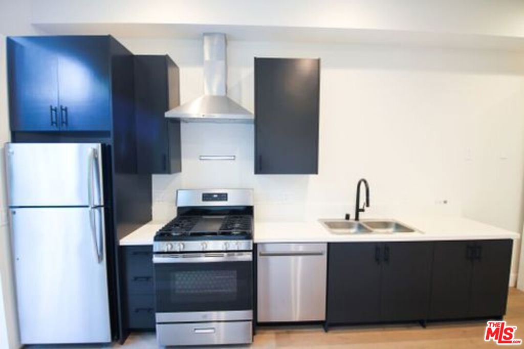 321 N Bixel Street 2 Property Photo 18