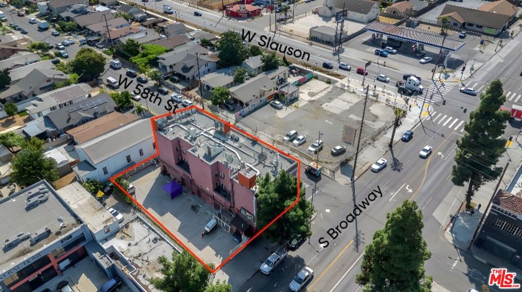 5734 S Broadway Property Photo 2