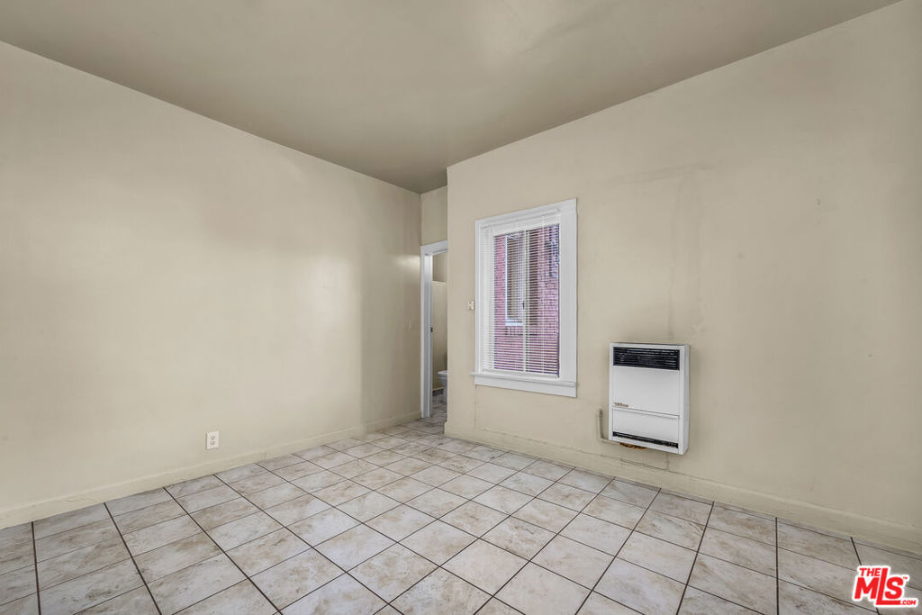 5734 S Broadway Property Photo 8