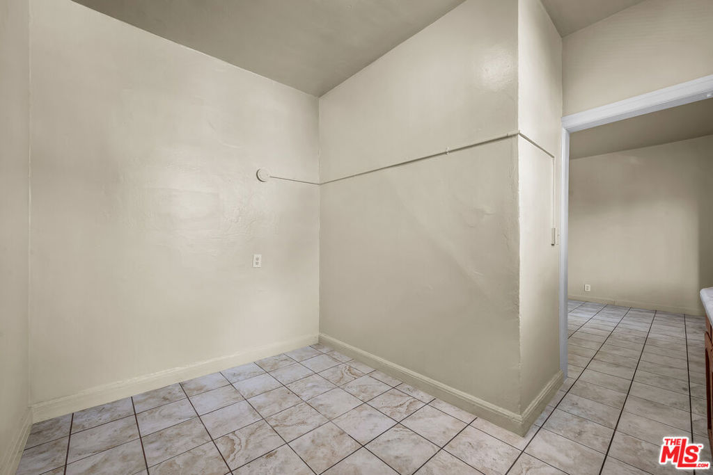 5734 S Broadway Property Photo 10