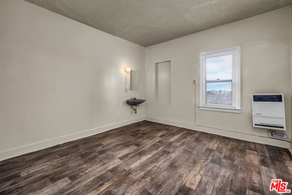 5734 S Broadway Property Photo 11
