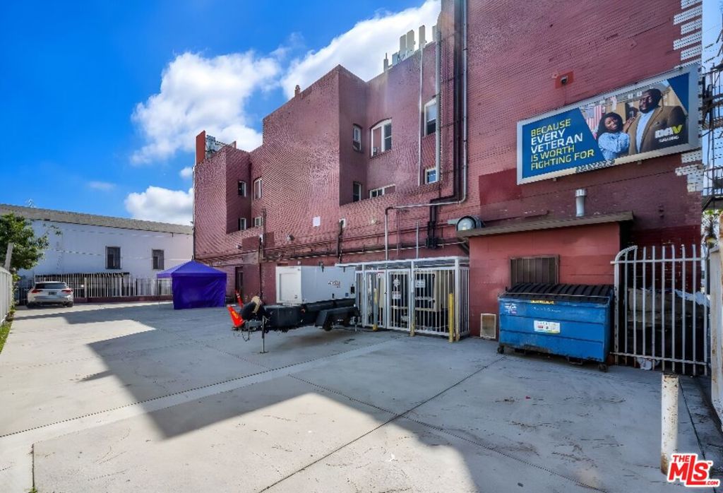 5734 S Broadway Property Photo 15