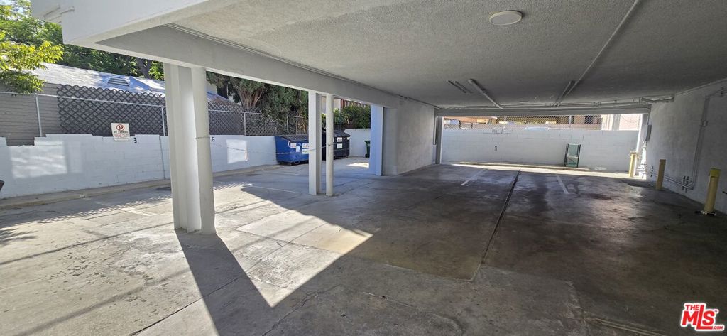 4942 Rosewood Avenue Property Photo 4