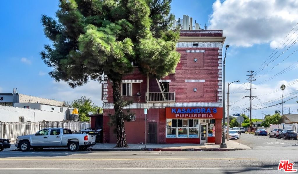 5734 S Broadway Property Photo 1
