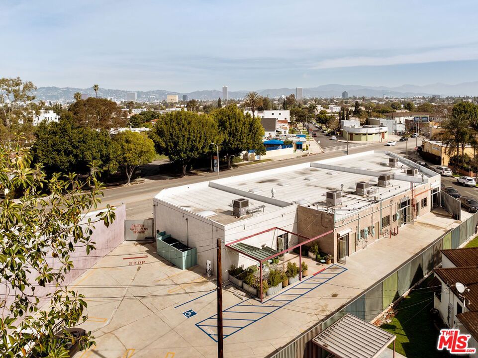 5458 W Washington Boulevard Property Photo 2