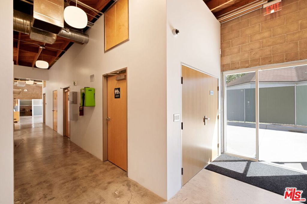 5458 W Washington Boulevard Property Photo 19