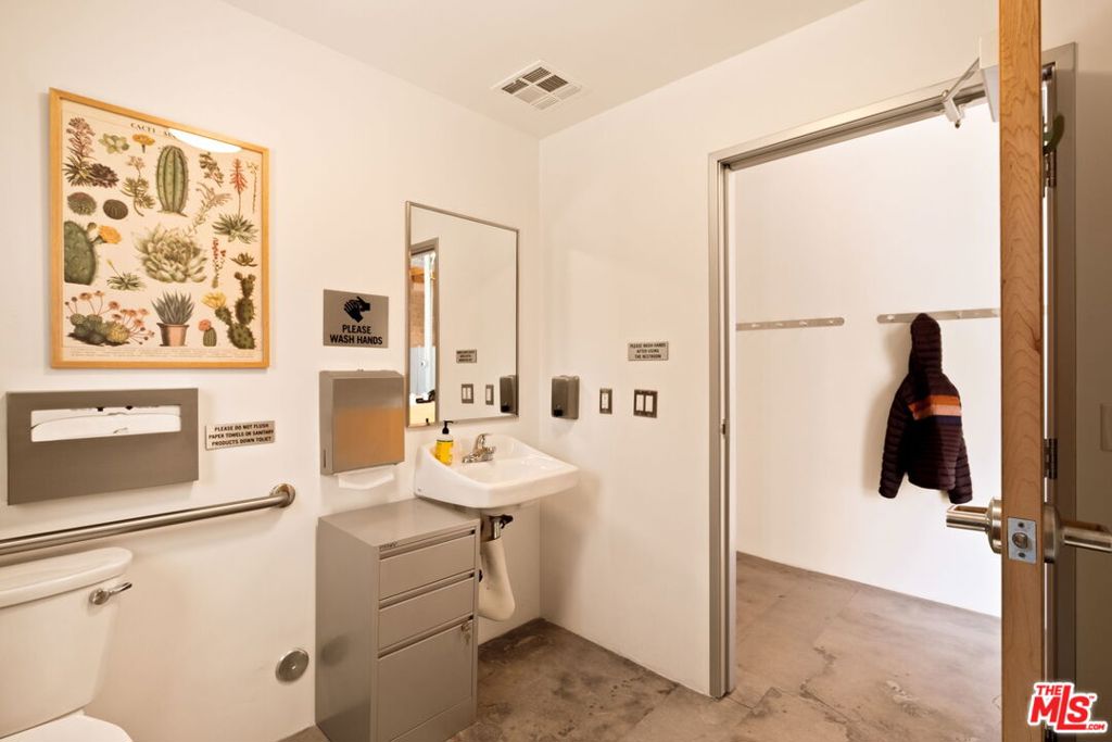 5458 W Washington Boulevard Property Photo 20