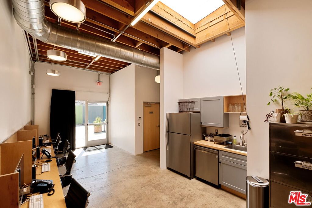 5458 W Washington Boulevard Property Photo 22