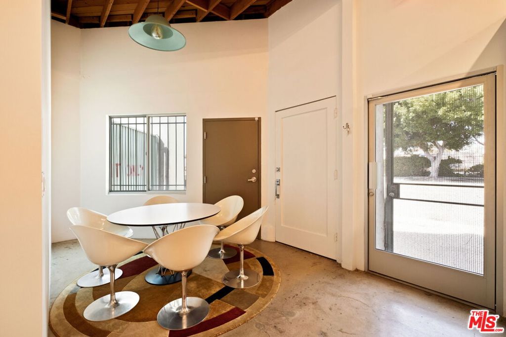 5458 W Washington Boulevard Property Photo 27