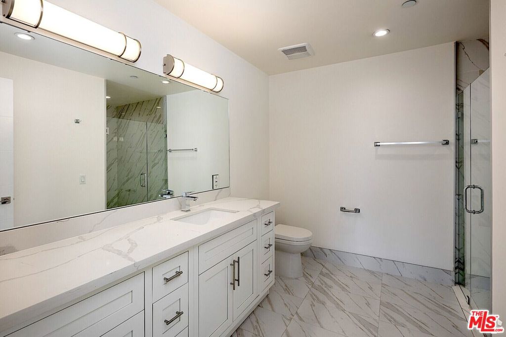 1249 S Holt Avenue 202 Property Photo 14