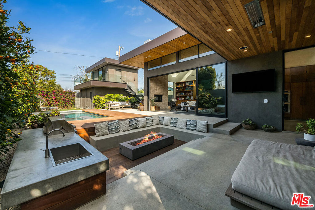 1385 Palms Boulevard Property Photo 1