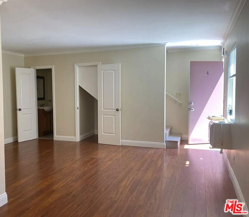 567 S Wilton Place 4 Property Photo 1