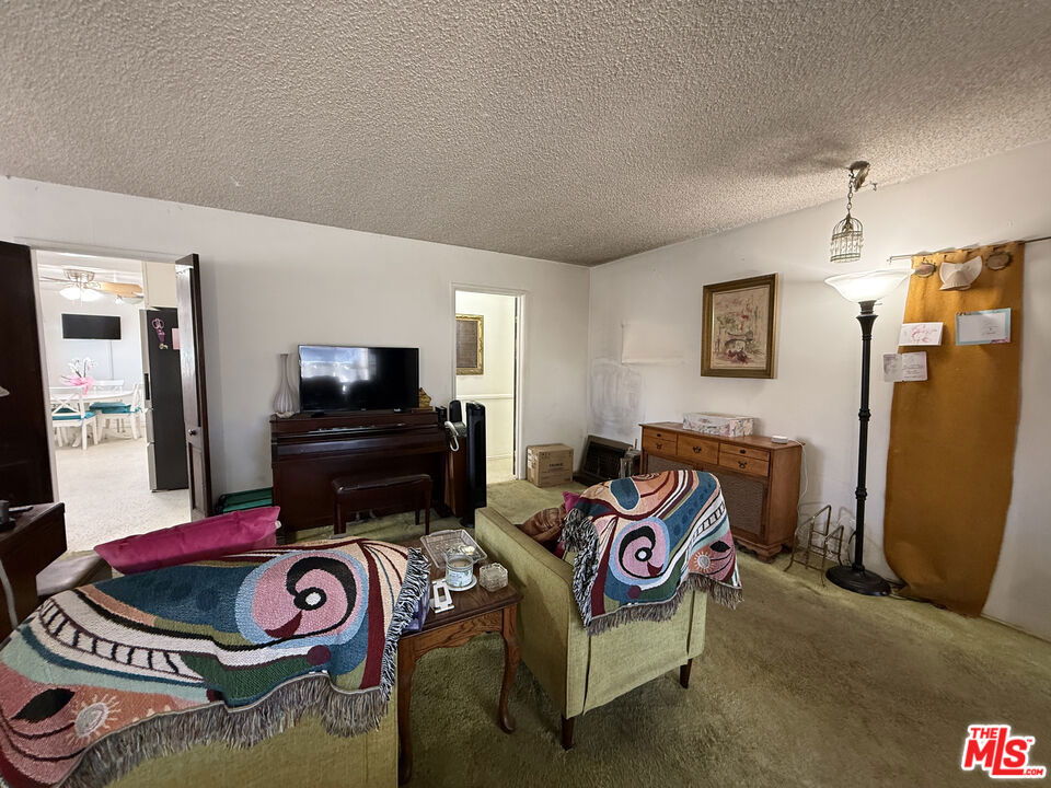 3810 S Dunsmuir Avenue Property Photo 4